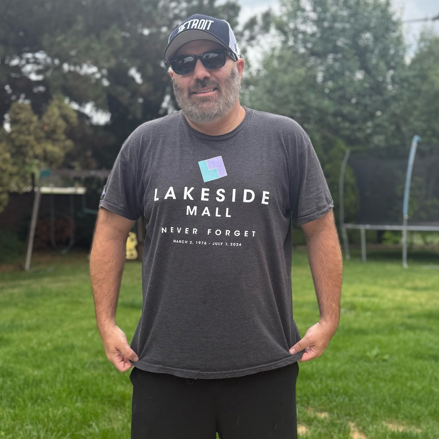 Lakeside Mall- Macumb Daily-Tee