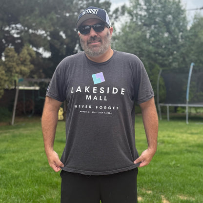 Lakeside Mall- Macumb Daily-Tee