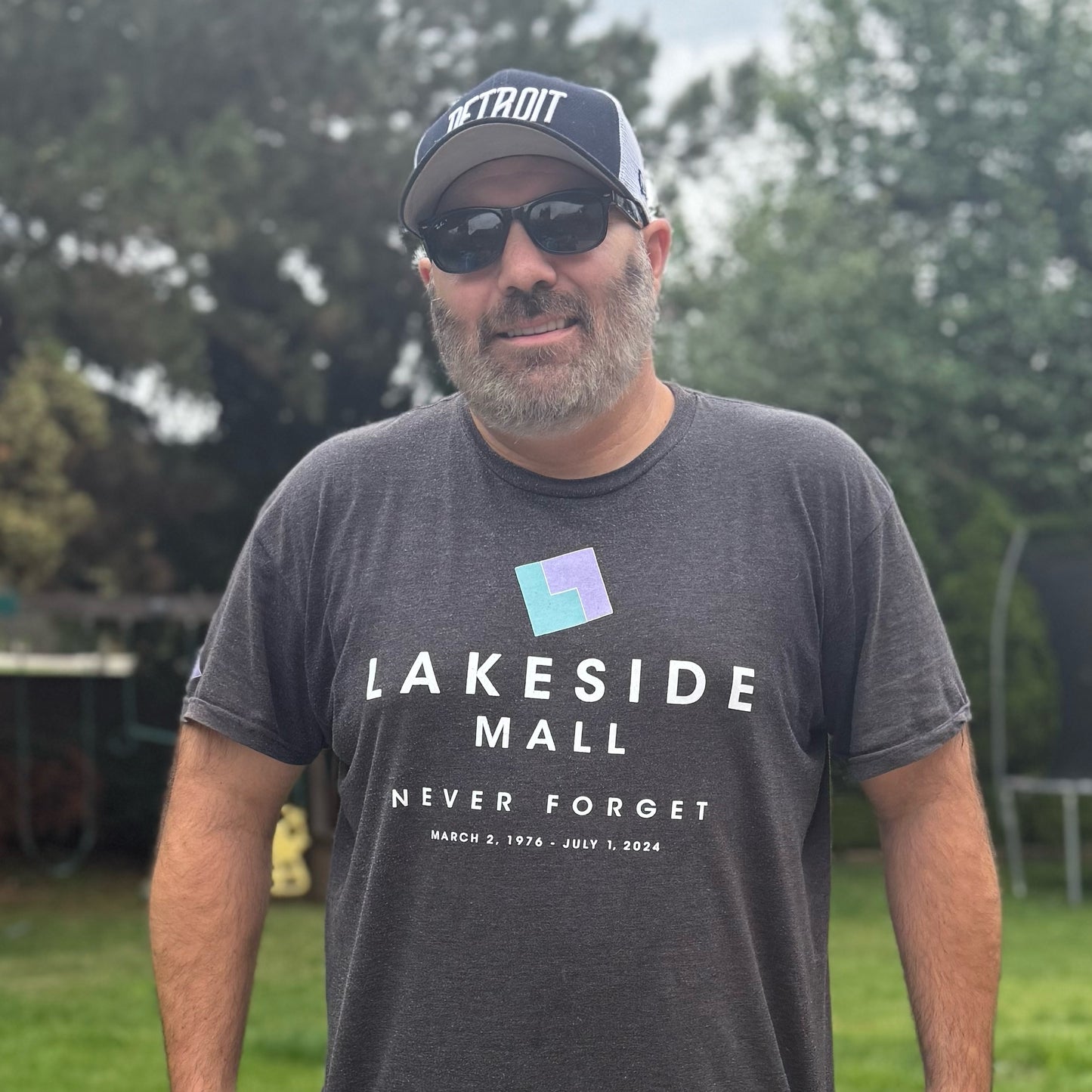 Lakeside Mall- Macumb Daily-Tee